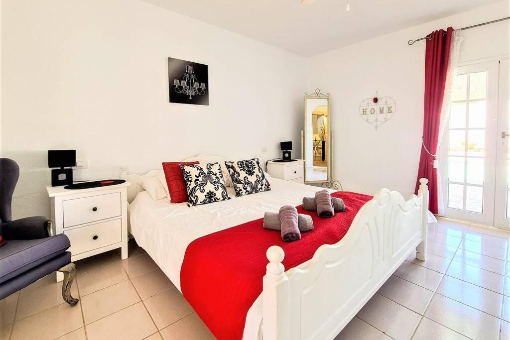 Stunning Sea View Villa With 6 Bedrooms & Heated Pool - Villa Renaissance Playa Blanca  Quarto foto